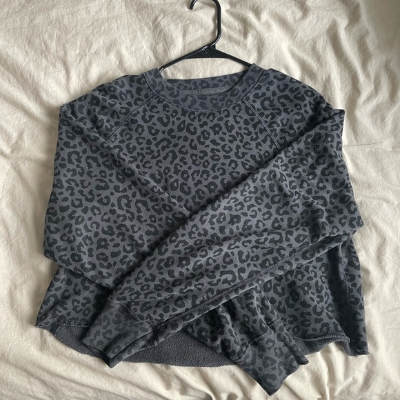 Abercrombie Cheetah Black and Grey Cropped Sweatshirt - Picture 1 of 2